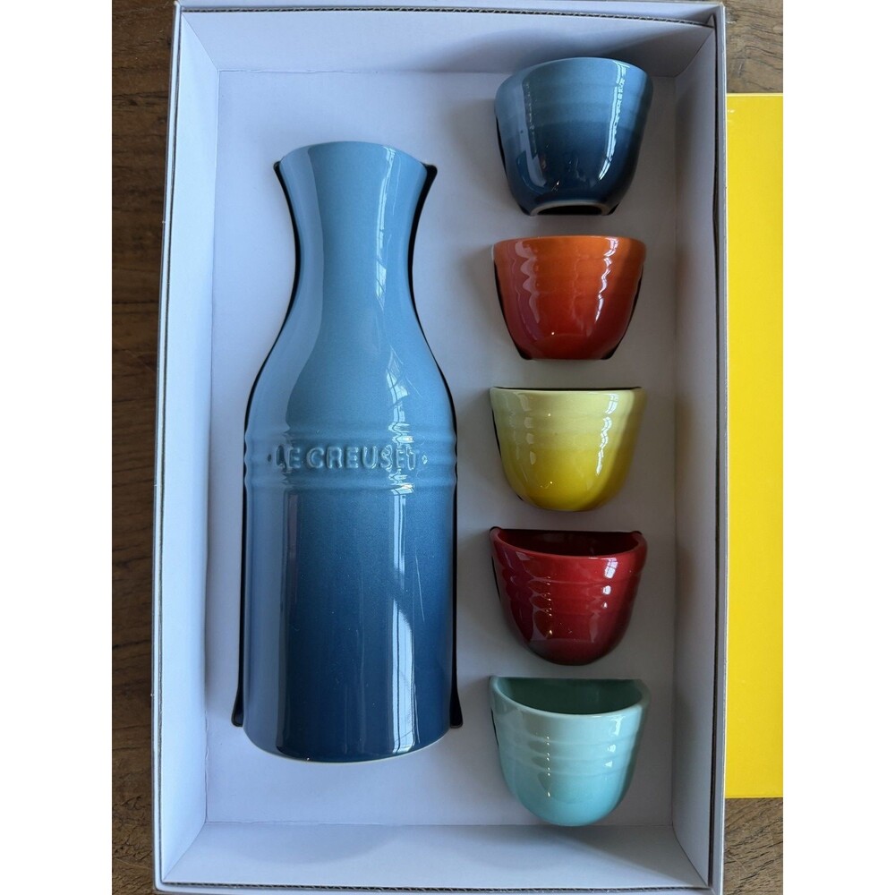 Le Creuset Tokkuri and 5 Ochoko Sake set Rainbow Japan Limited NEW - Picture 3 of 7